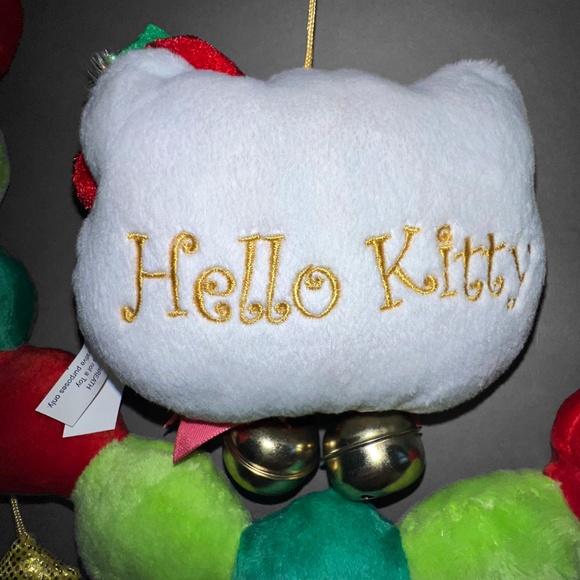 Hello Kitty Christmas Wreath - Picture 5 of 7